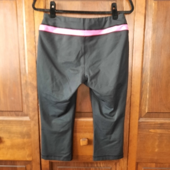 Reebok Play Dry black and pink capri length workout gym leggings - Picture 7 of 8